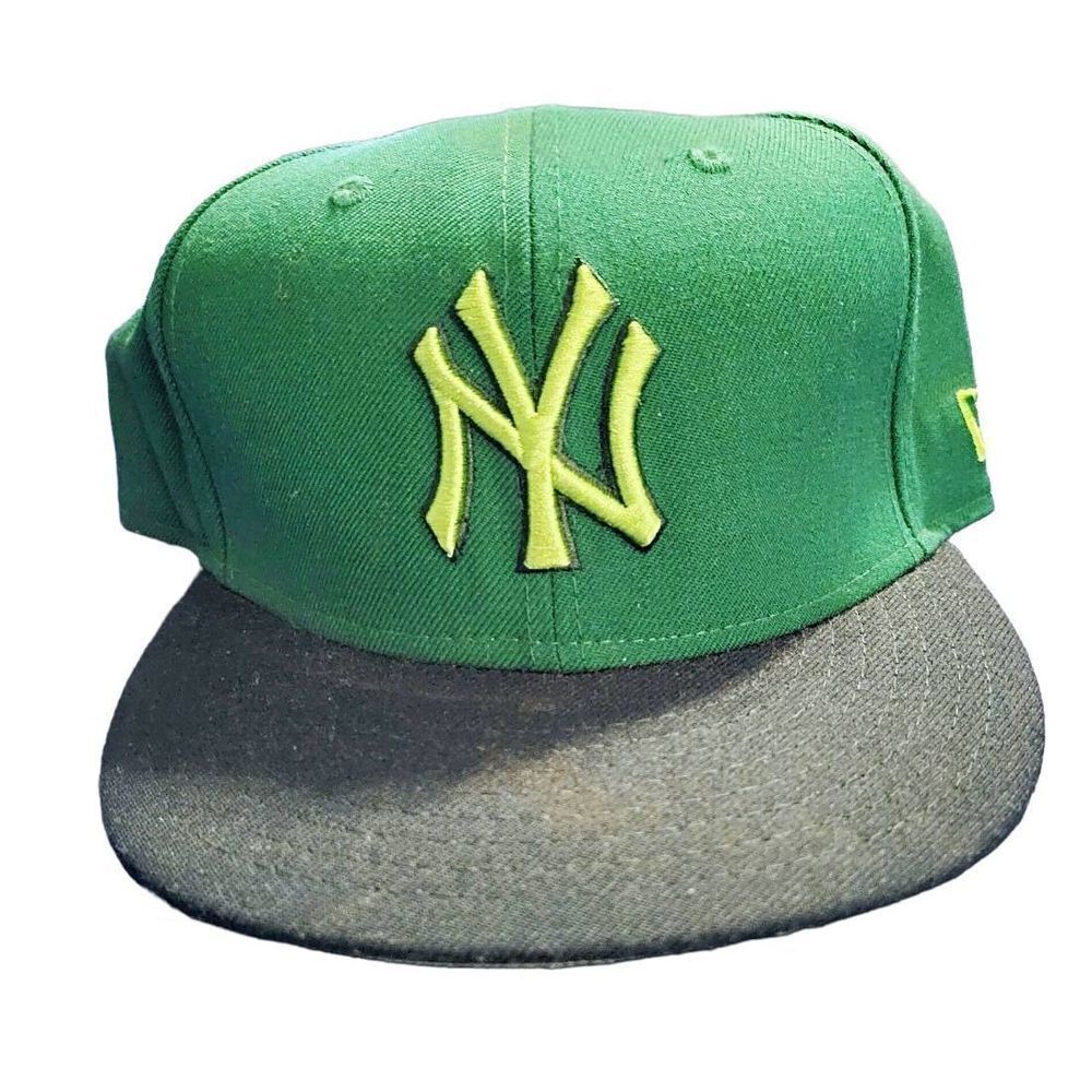 New Era New York Yankees Green Baseball Fitted Hat Size 7 1/2.